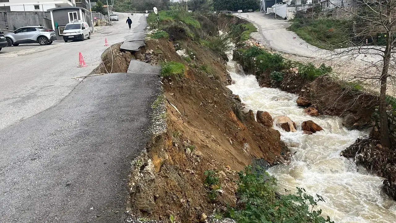 Alanya’da Dere Kenarındaki Yol Çöktü: 46 Daireli Lüks Sitede Korku 8